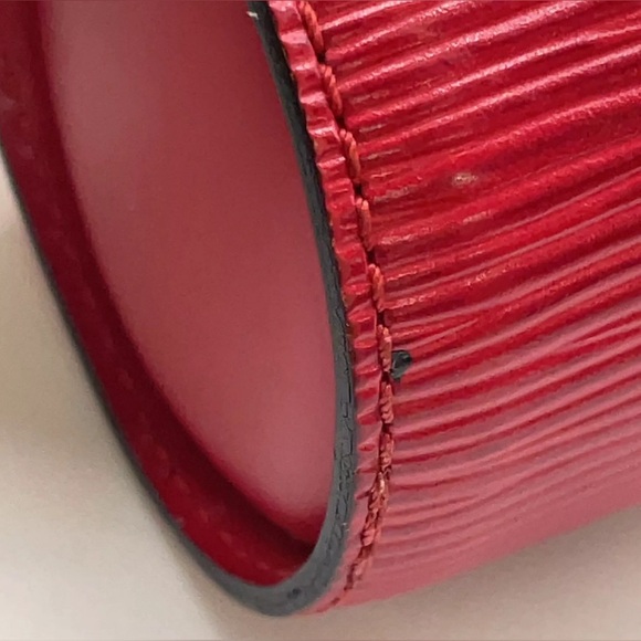 Authentic Louis Vuitton Epi Red Soufflo Pouch W/Bag - Picture 6 of 16